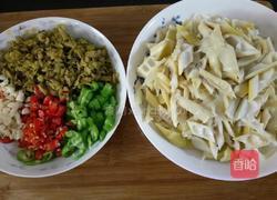 酸菜小笋的做法图解1