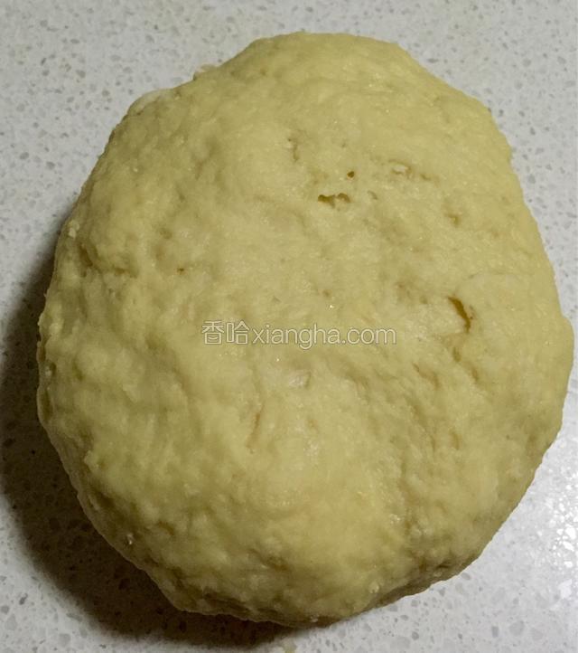 除黄油和核桃，麦片，抹茶粉，其他材料全合一起揉揉面团