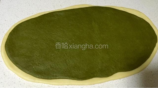 两种面片合一起，把抹茶一片放上面。