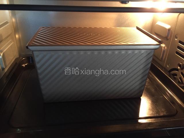 烤箱预热180度，上下火180度，烘培功能烤30分钟就可以，我家宝儿喜欢吃稍脆一点的，就多烤了5分钟。