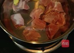 玉米排骨汤的做法图解3