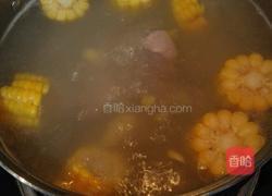 玉米排骨汤的做法图解5