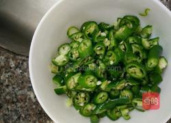 青椒玉米粒的做法图解2