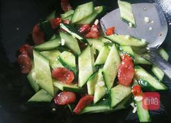 黄瓜炒腊肠的做法图解5