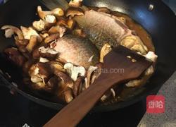藿香泡菜鯽魚的做法图解4