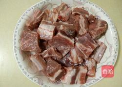 鹌鹑蛋烧排骨的做法图解1