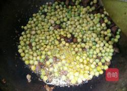 豌豆炒肉丁的做法图解6