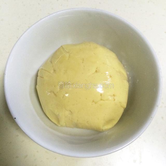 包入保鲜膜入冰箱冷藏一小时；