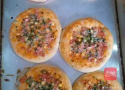 Pictures of how to make small pizza 5