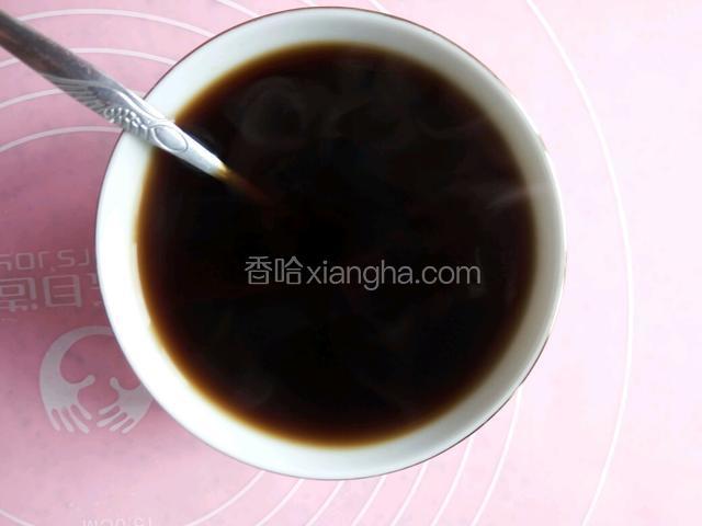 红糖用热水融化晾成温水