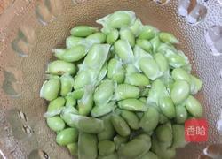 杏鲍香干炒毛豆的做法图解1