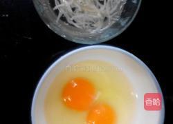 银鱼炒鸡蛋的做法图解1