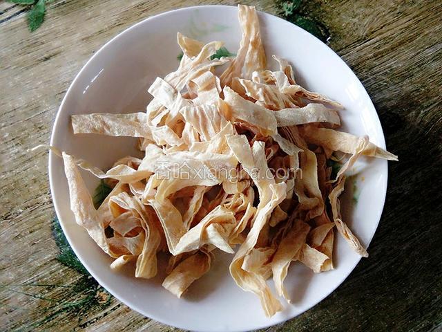 取适量干豆皮