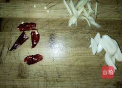 洋葱炒鸡肉的做法图解3