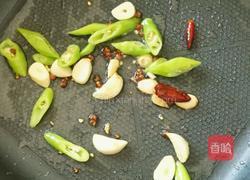 腊肠炒尖椒的做法图解3