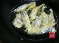 炸小黄鱼的做法图解3