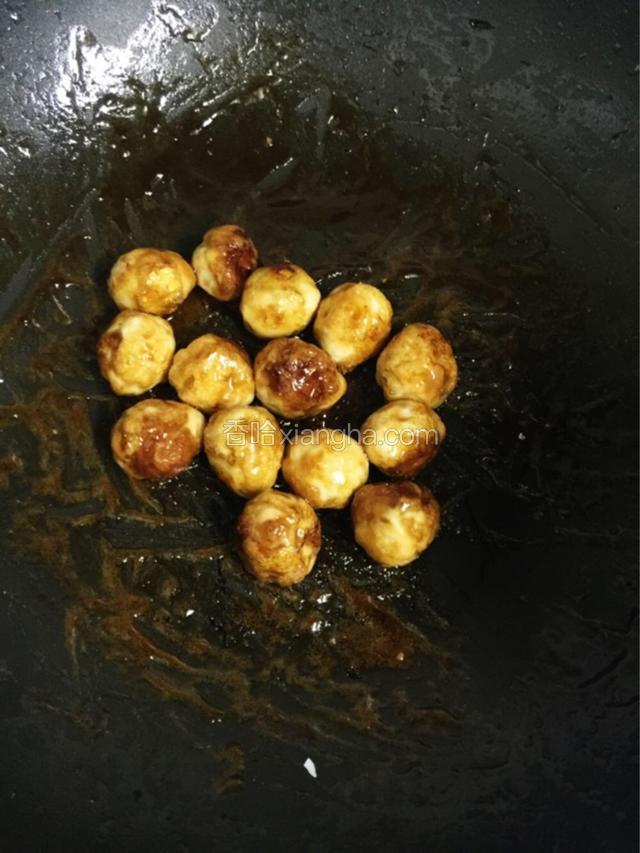 倒入锅里，小火翻炒均匀，关火即可