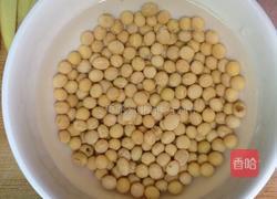 苦瓜黄豆排骨汤的做法图解1