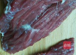 尖椒炒牛肉的做法图解1