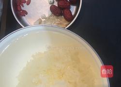 百合莲子银耳汤的做法图解1