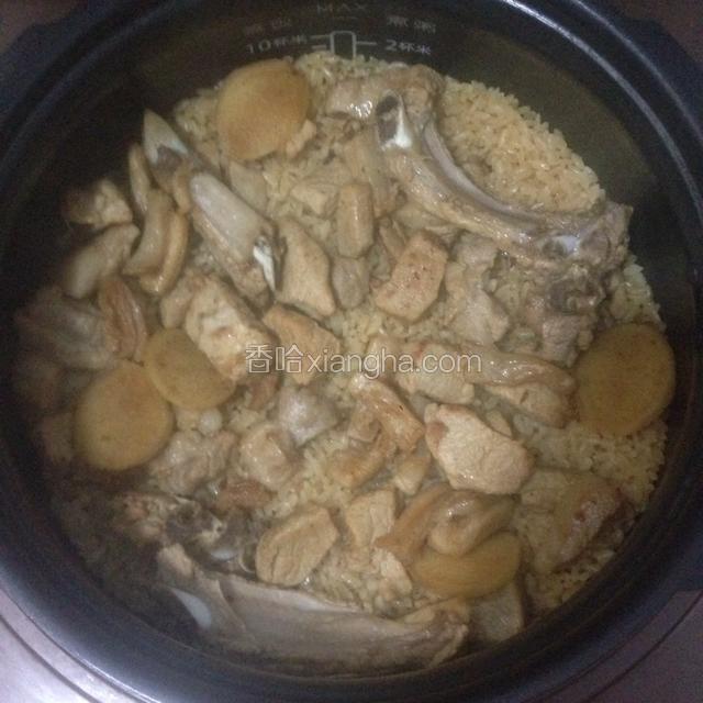 香喷喷的肉肉饭出锅啦。