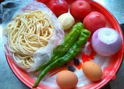西红柿鸡蛋炒面条的做法图解1