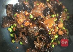 木耳毛豆炒鸡肉的做法图解5