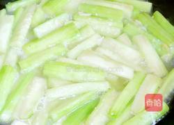 辣椒炒丝瓜的做法图解2