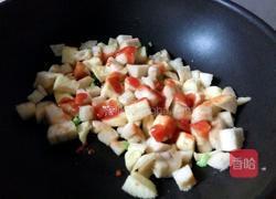 番茄酱炒馒头丁的做法图解8