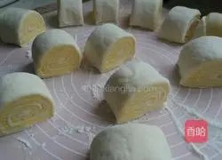 Illustration of how to make pumpkin two-color steamed buns 11