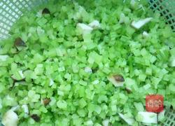 猪肉芹菜水饺的做法图解2