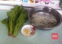 菠菜炒粉条的做法图解1