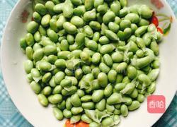 青椒毛豆的做法图解1