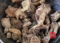 东北小笨鸡炖蘑菇的做法图解1