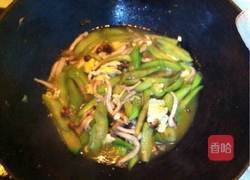 蟹味菇炒丝条的做法图解6