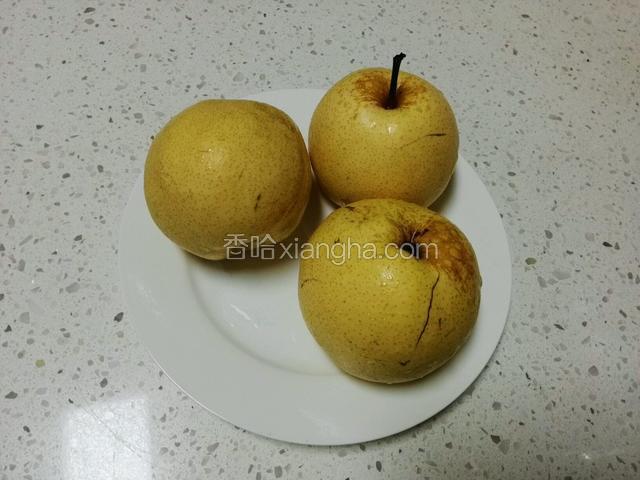 梨浸泡清洗干净