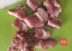 排骨炖土豆的做法图解1