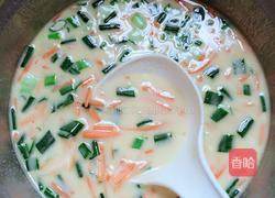 鸡蛋胡萝卜丝饼的做法图解1