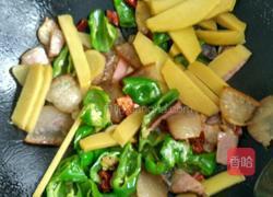腊肉炒年糕的做法图解7