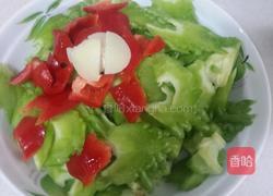 清炒苦瓜的做法图解3