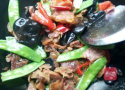 荷兰豆炒腊肠的做法图解3