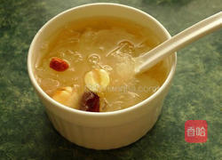 银耳莲子汤的做法图解3