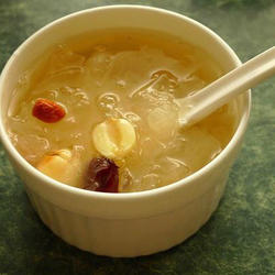 银耳莲子汤的做法[图]