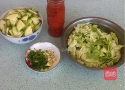 卷心菜炒西红柿葫芦片的做法图解3