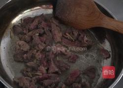 牛肉炒马铃薯丝。的做法图解4