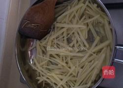 牛肉炒马铃薯丝。的做法图解6