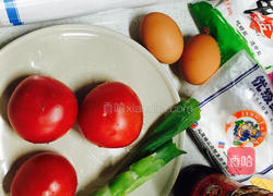 番茄煎蛋面的做法图解1