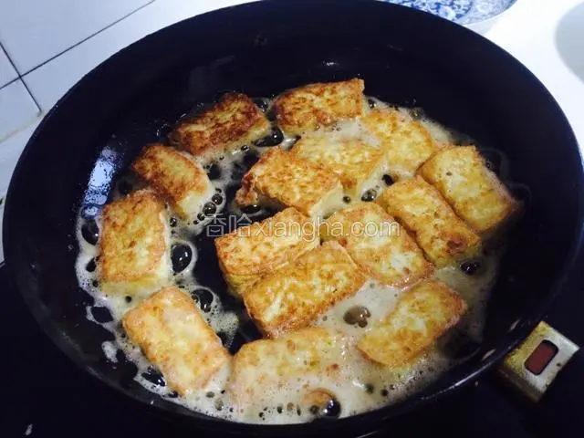 煎至两面金黄即可。