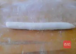 Illustration of how to make pork and fennel stuffed dumplings 9