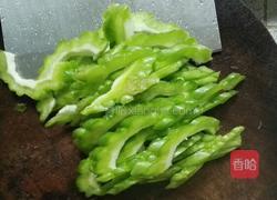 苦瓜炒蛋的做法图解3